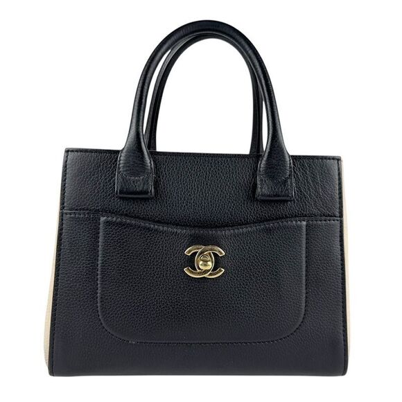 CHANEL handbag - Picture 1 of 10